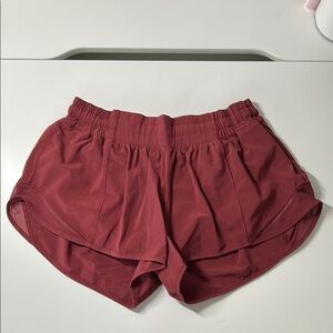 lululemon hotty hot short 2.5”